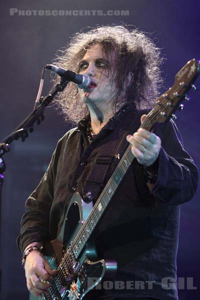 THE CURE - 2008-03-12 - PARIS - Bercy - Robert James Smith